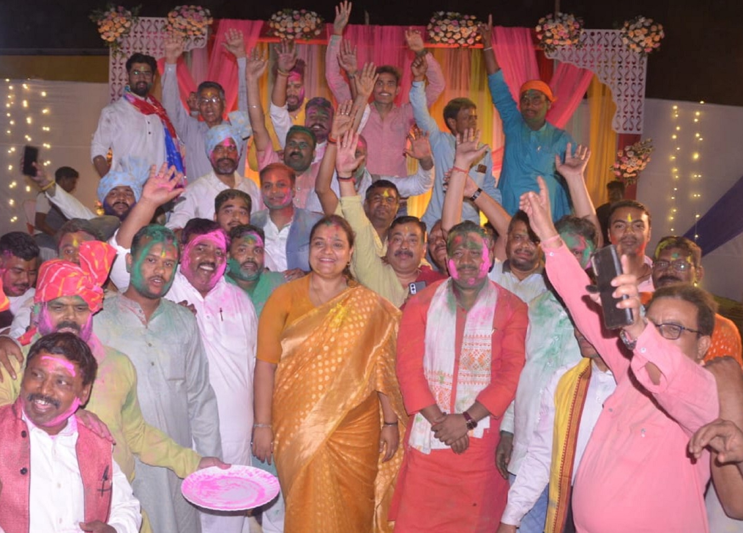 Bokaro News : होलीमय हुआ माहौल, उड़ रहे रंग-गुलाल