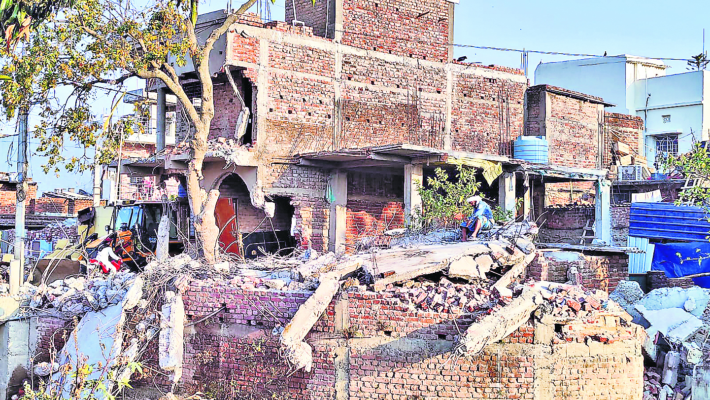 Ranchi News : एक दर्जन अवैध निर्माण हटाये गये