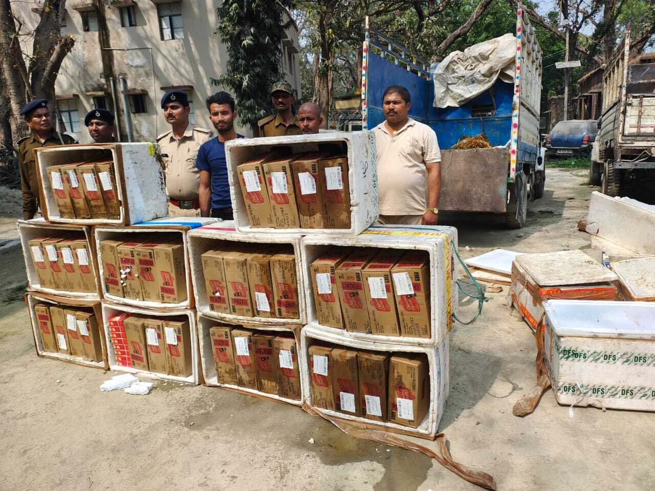 होली त्योहार को लेकर छापेमारी, भारी मात्रा में शराब बरामद