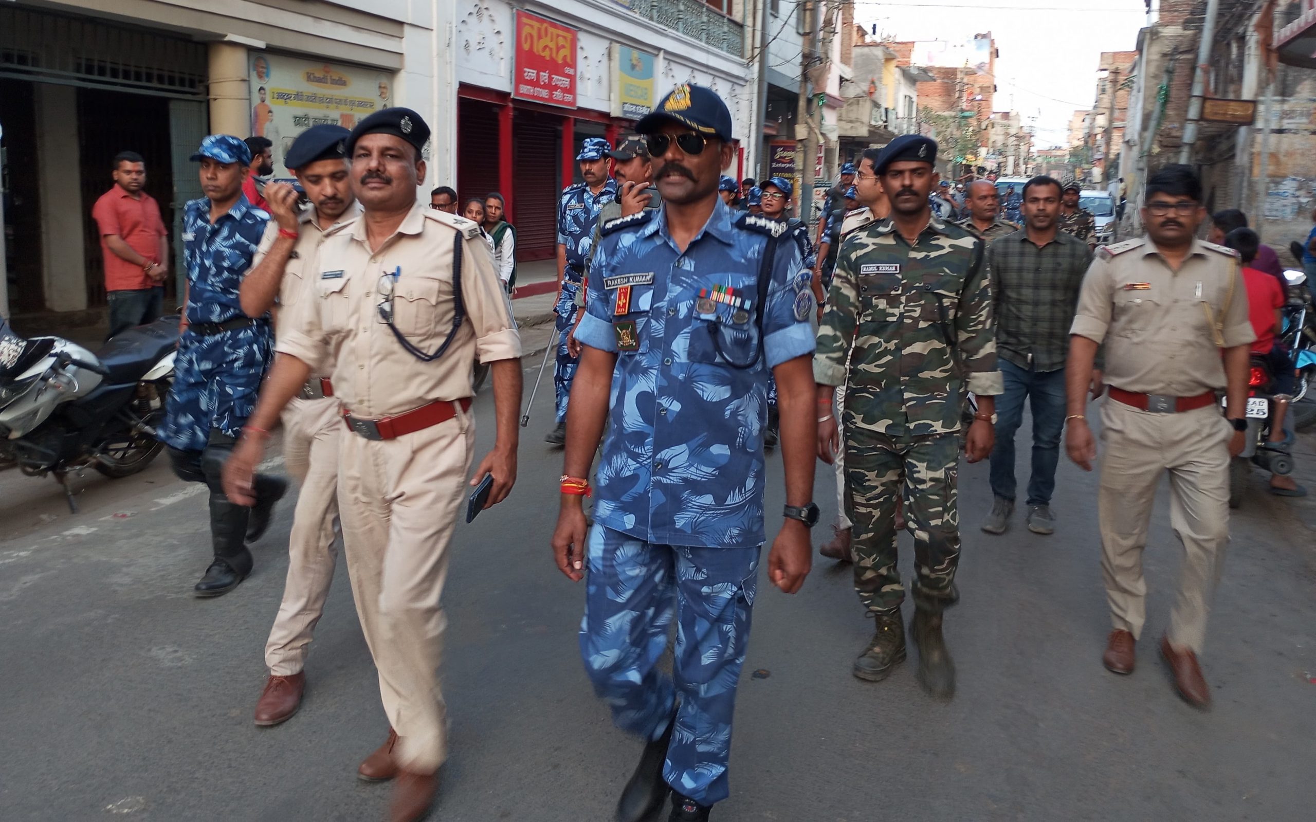 होली के त्योहार को लेकर शहर में फ्लैग मार्च