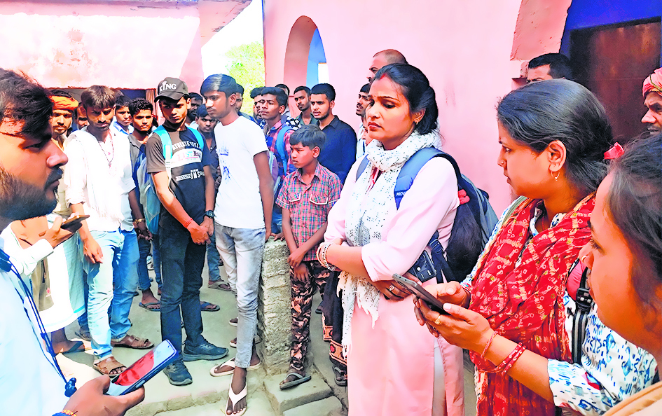 छात्र की मौत के खिलाफ विद्यालय में की तालाबंदी, छात्रों का परीक्षा हुई बाधित