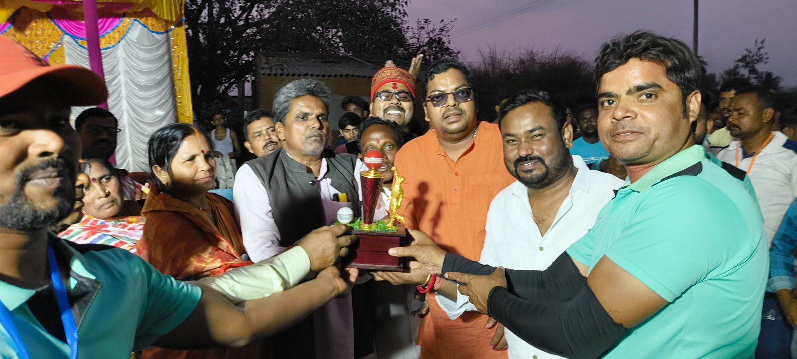 Deoghar news : व्हाइट क्लब ने ग्रीन चिली को चार विकेट से हराकर आरपीएल कप पर जमाया कब्ज