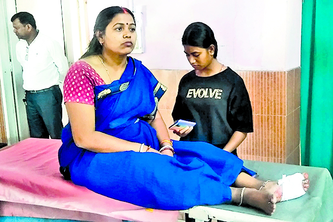 Bokaro News : दो बाइक की टक्कर, चार लोग गंभीर रूप से घायल