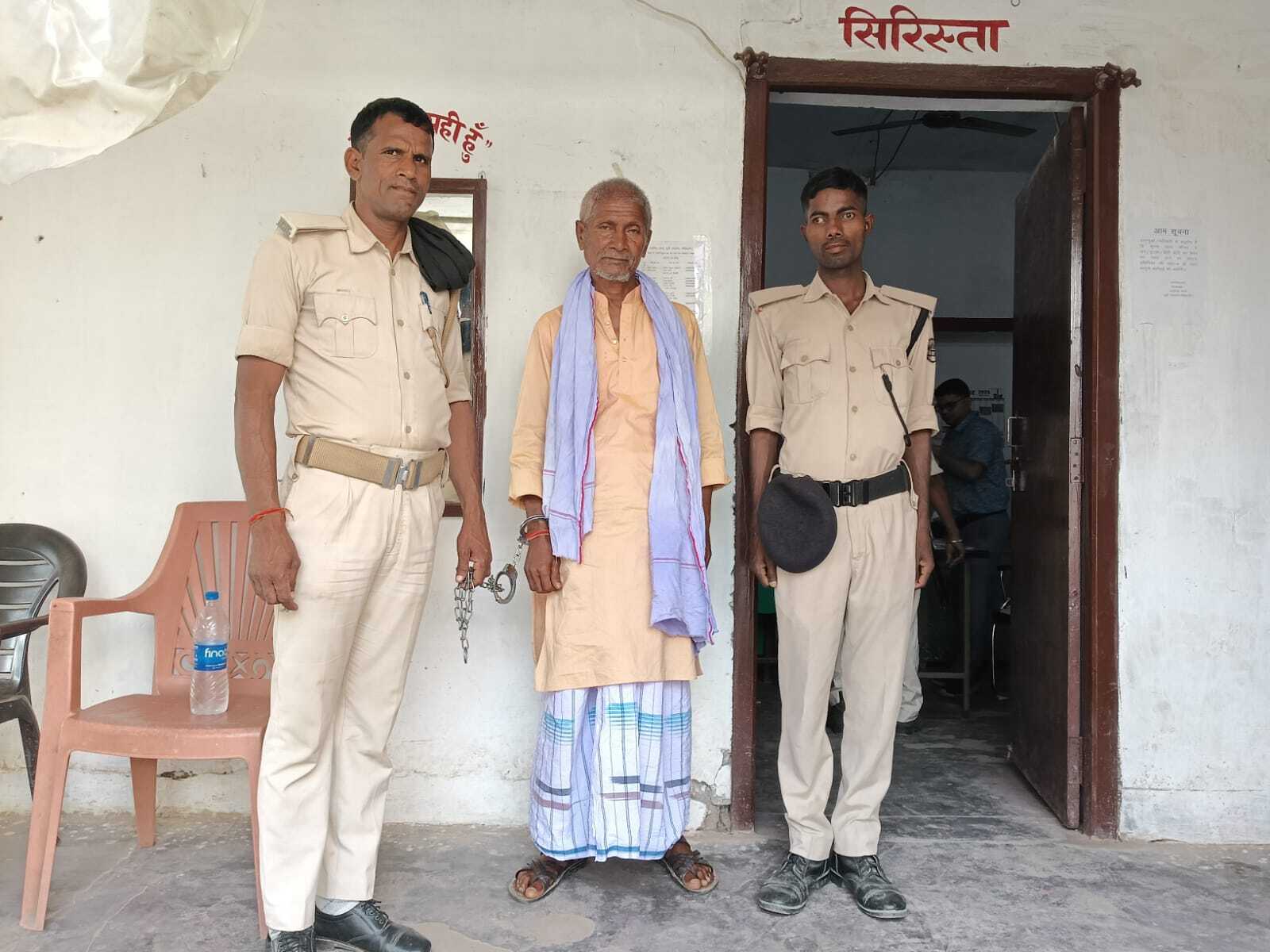 शराब तस्करी में पचरूखा पश्चिमी पंचायत का सरपंच गिरफ्तार