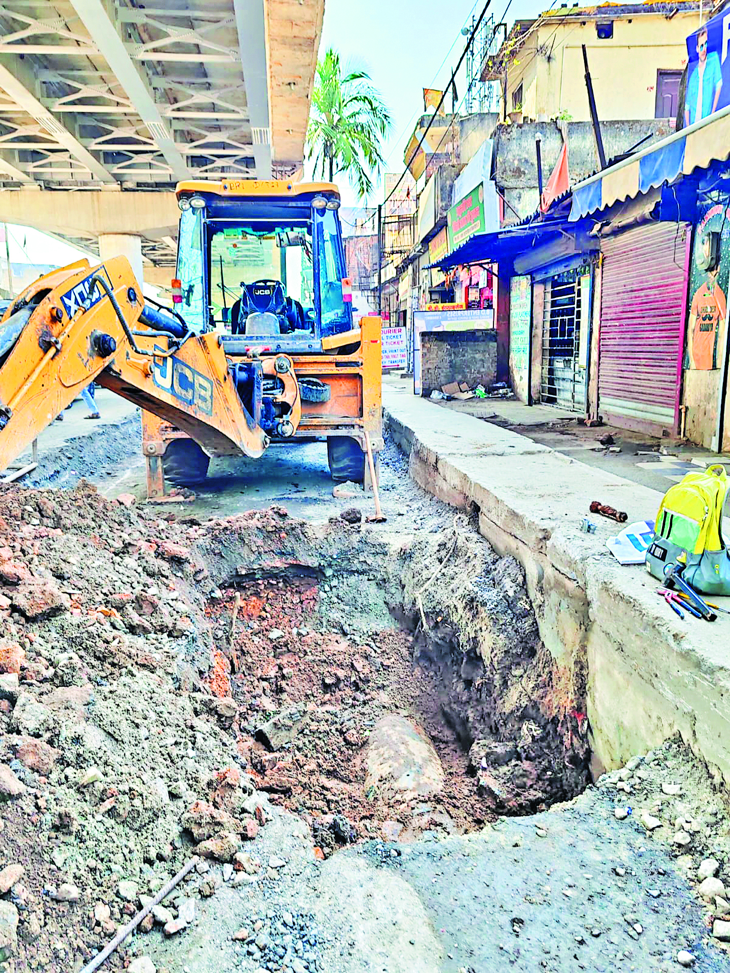 Ranchi News : रातू रोड में राइजिंग पाइपलाइन बिछाने को लेकर सड़क निर्माण कंपनी व जुडको में विवाद
