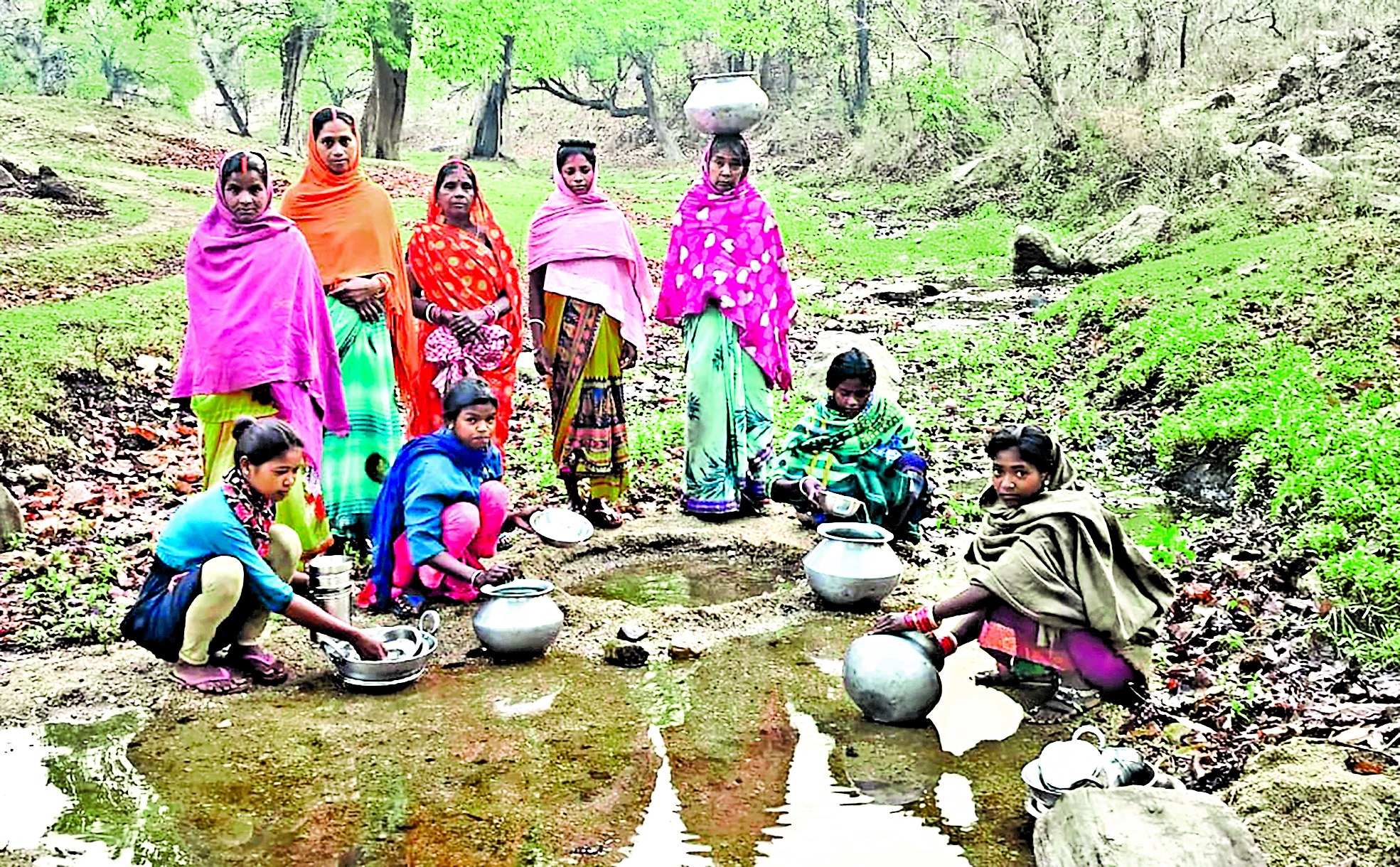 Bokaro News : डाड़ी-चुआं के पानी से प्यास बुझाते हैं मोढा गांव के आदिवासी