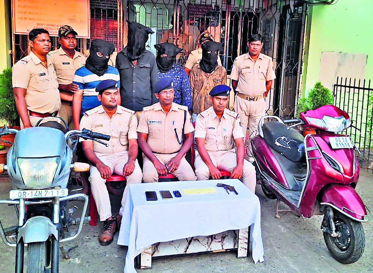 Rourkela News: 23 किलो 720 ग्राम गांजा और 33.35 ग्राम हेरोइन के साथ आठ गिरफ्तार