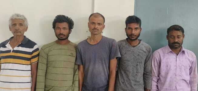 पुलिस ने पांच फरार वारंटियों को किया गिरफ्तार