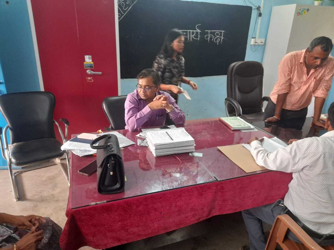 विद्यालय विवाद की डीपीओ ने की जांच