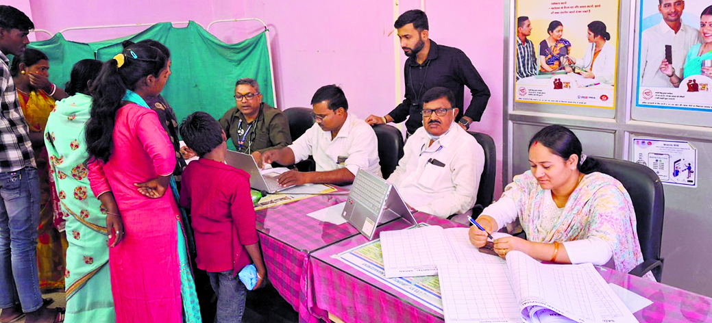 Chhapra News : हड़ताल के कारण ओपीडी में वैकल्पिक व्यवस्था के तहत हुआ मरीजों का इलाज