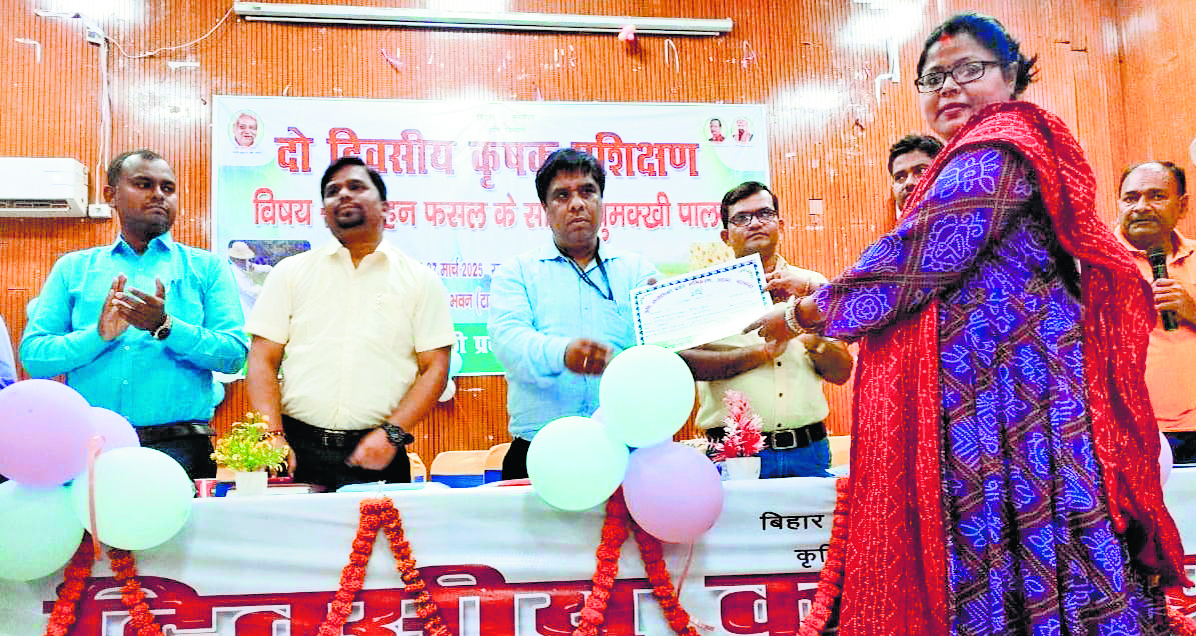 तिहलन के साथ मधुमक्खी पालन कर आमदनी दुगनी से तिगुनी करें किसान : डीएओ