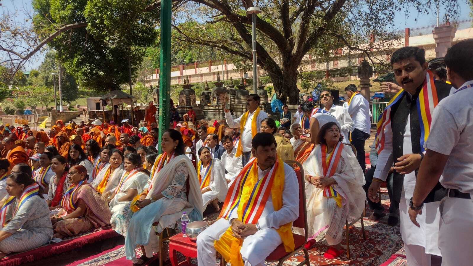 मां की पुण्यतिथि पर केंद्रीय मंत्री ने महाबोधि मंदिर में की पूजा