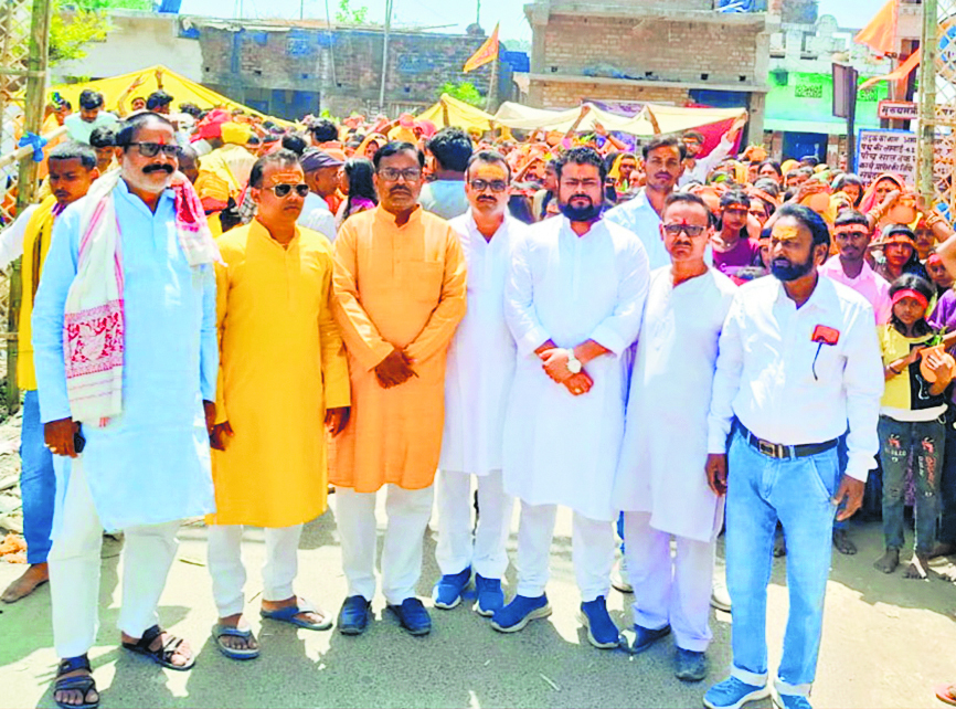 Chhapra News : धर्मपुर जाफर पंचायत में सात दिवसीय सतचंडी महायज्ञ के लिए निकाली गयी कलशयात्रा