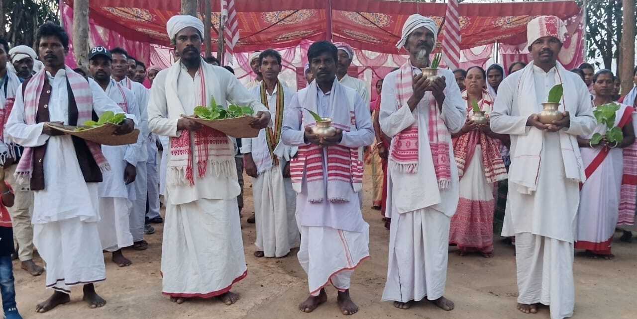 सरहुल पूर्व संध्या पर कई गांवों में हुई विशेष पूजा