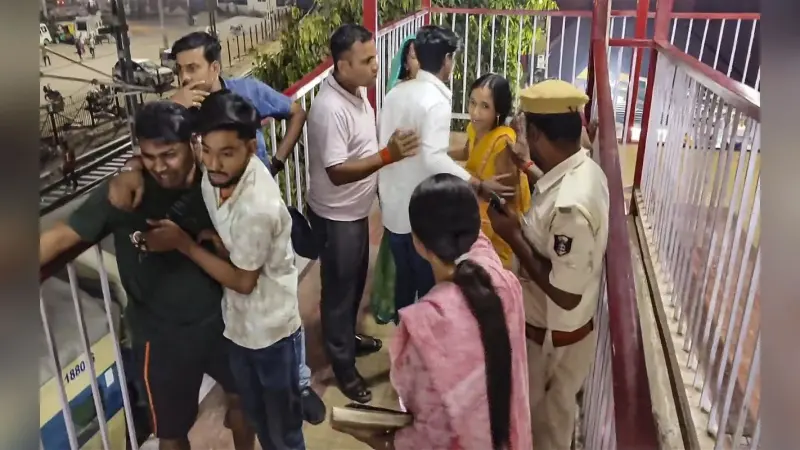 Video: बिहार के आरा रेलवे स्टेशन पर खूनी खेल का वीडियो, सनकी ने पिता-पुत्री को गोली मारकर खुद को भी उड़ाया
