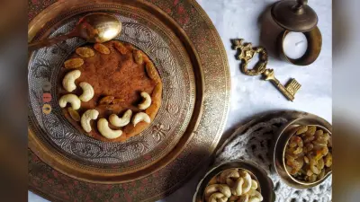Atta Gud Halwa Recipe: मीठे में चाहिए कुछ हेल्दी तो बनाएं झटपट आटा गुड़ हलवा