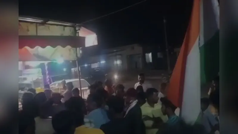 Video: यूपी से बिहारी युवक अपहरण करने आये थे 6 बदमाश, लोगों को एकजुट होता देख भागे