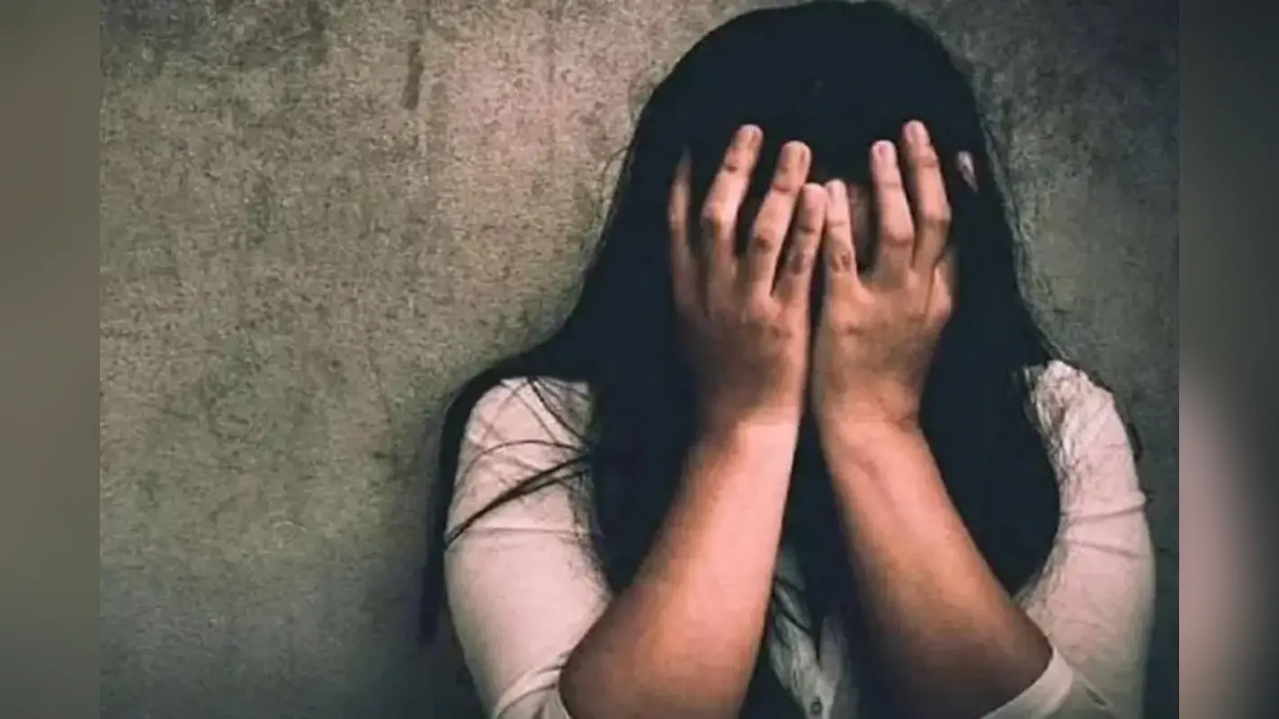 Love Affairs: पहले शादी, फिर दोस्तों के साथ संबंध बनाने का दबाव, युवक ने की मानवता की सारी हदें पार!