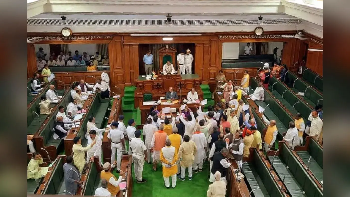 बिहार विधानसभा में हंगामा: ‘खून की होली खेली गई’ के गूंजे नारे, हंगामे के बीच सीएम नीतीश निकले सदन से बाहर