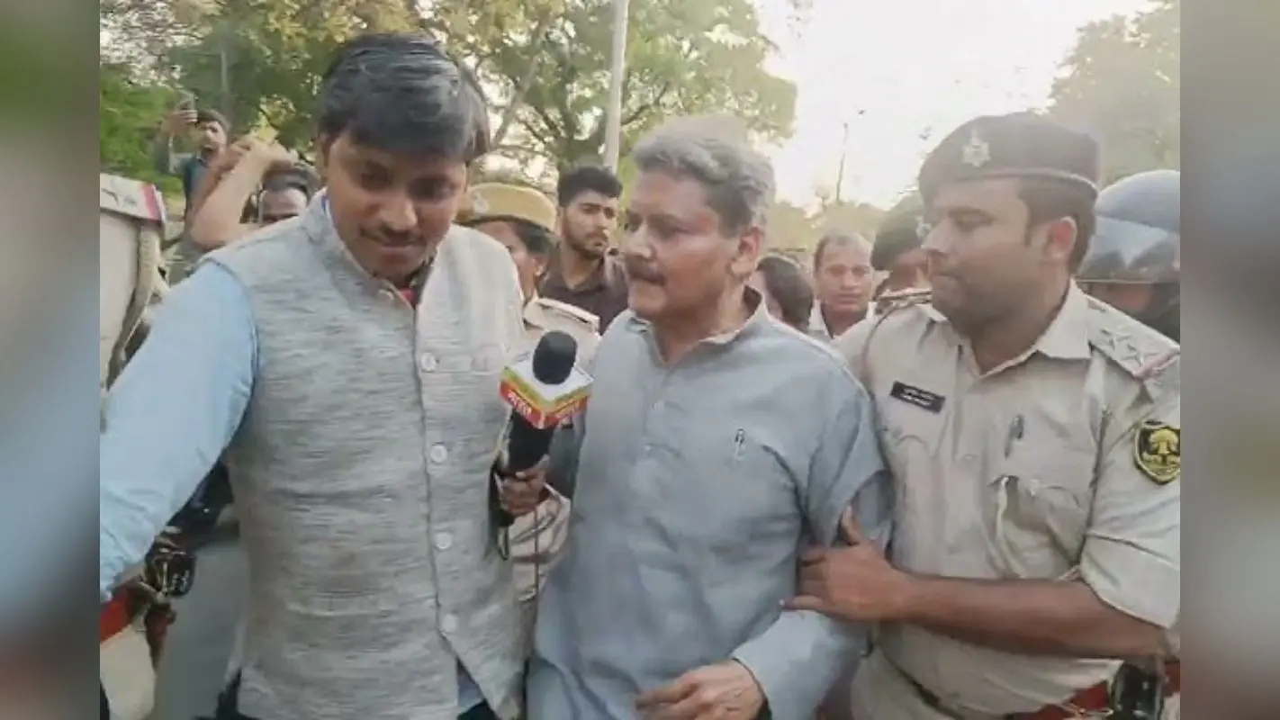BPSC TRE 3 सप्लीमेंट्री रिजल्ट पर अभ्यर्थियों का गुस्सा फूटा, शिक्षा मंत्री के पीछे दौड़कर मांगा जवाब