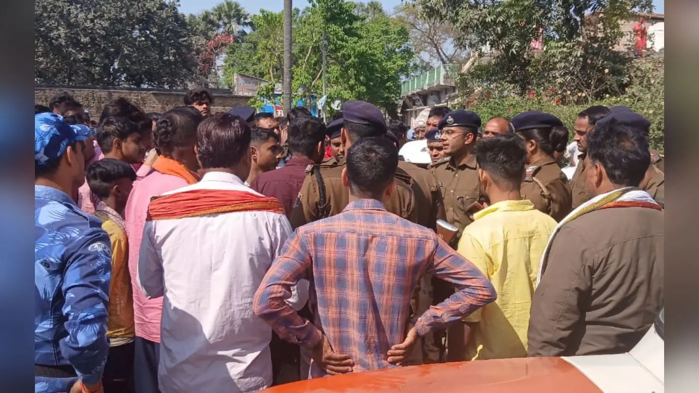 बिहार में तलवार से कारोबारी की काट दी गर्दन, छपरा में दिनदहाड़े हत्या से मचा कोहराम