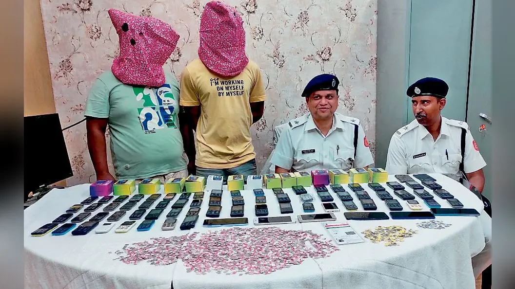 दो साइबर अपराधी पुलिस के हत्थे चढ़े
