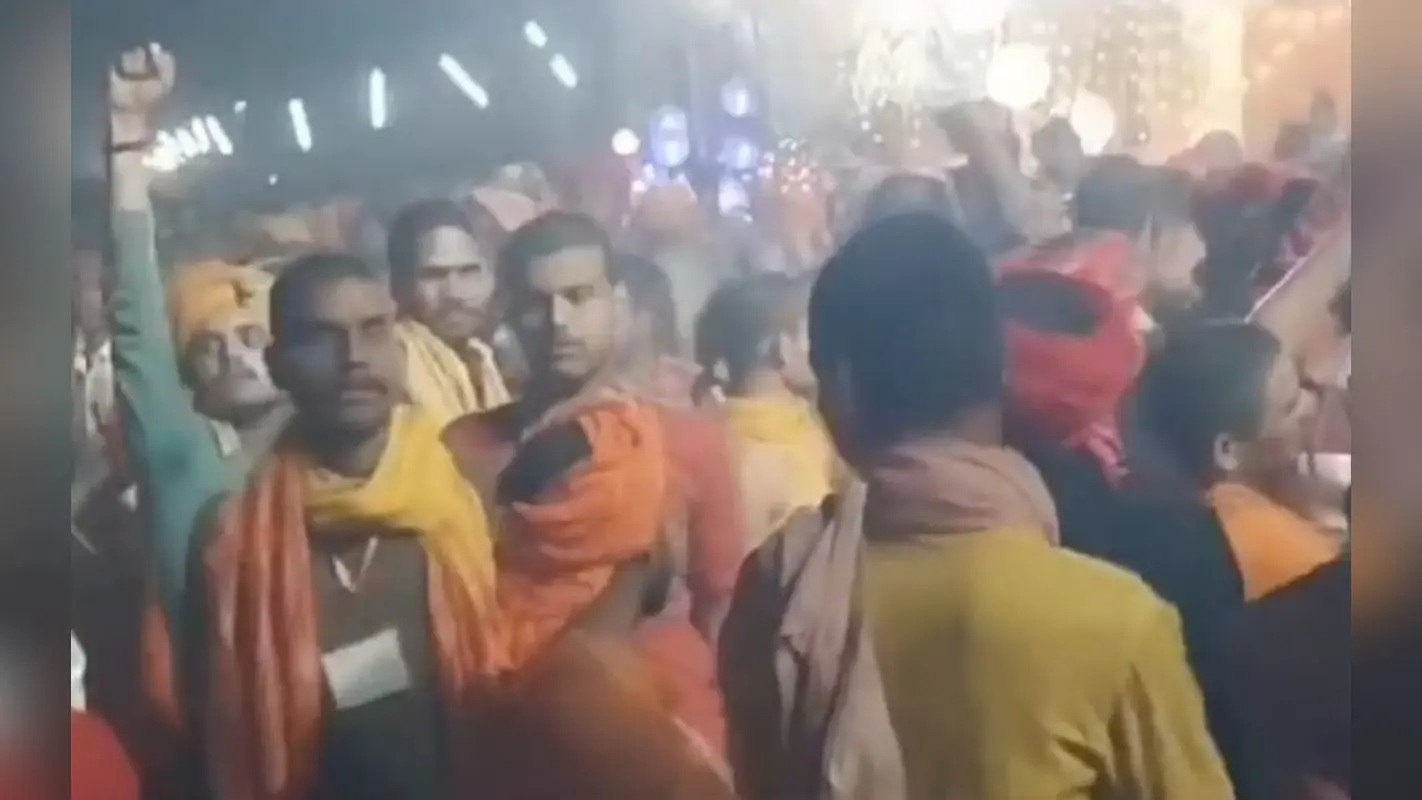 25 करोड़ के यज्ञ में दक्षिणा के लिए पंडितों ने जमकर काटा बवाल, विरोध में किया सड़क जाम, 2100 ब्राह्मणों का इंटरव्यू से हुआ था सेलेक्शन