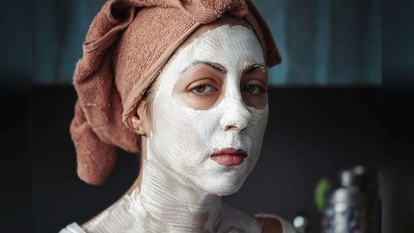 Beauty Tips: 50 की उम्र में भी दिखेगी चेहरे पर 30 की ग्लो और टाइटनेस, चेहरे पर इन होम मेड मास्क का करें इस्तेमाल