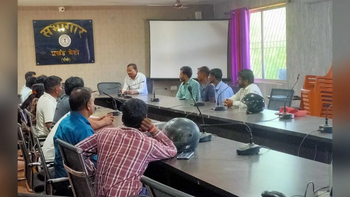 लाभुकों को ऐप इंस्टॉल करने में मदद करें पंचायत सहायक