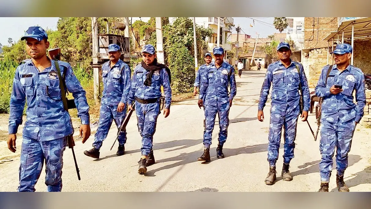 Chapra News : दो लोगों की मौत के बाद सूतिहार गांव में स्थिति सामान्य, अब भी कैंप कर रही पुलिस
