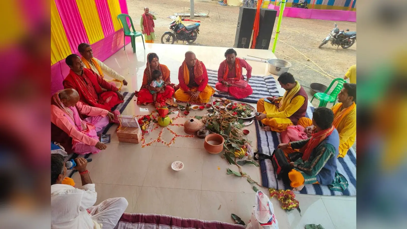 केंदुआ में पांच दिवसीय शतचंडी महायज्ञ को लेकर कलश यात्रा