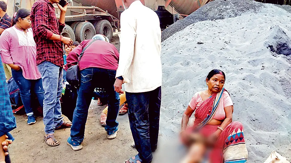 ट्रेलर से मिनी बस की हुई भिड़ंत कई जख्मी, करायी मरहम-पट्टी