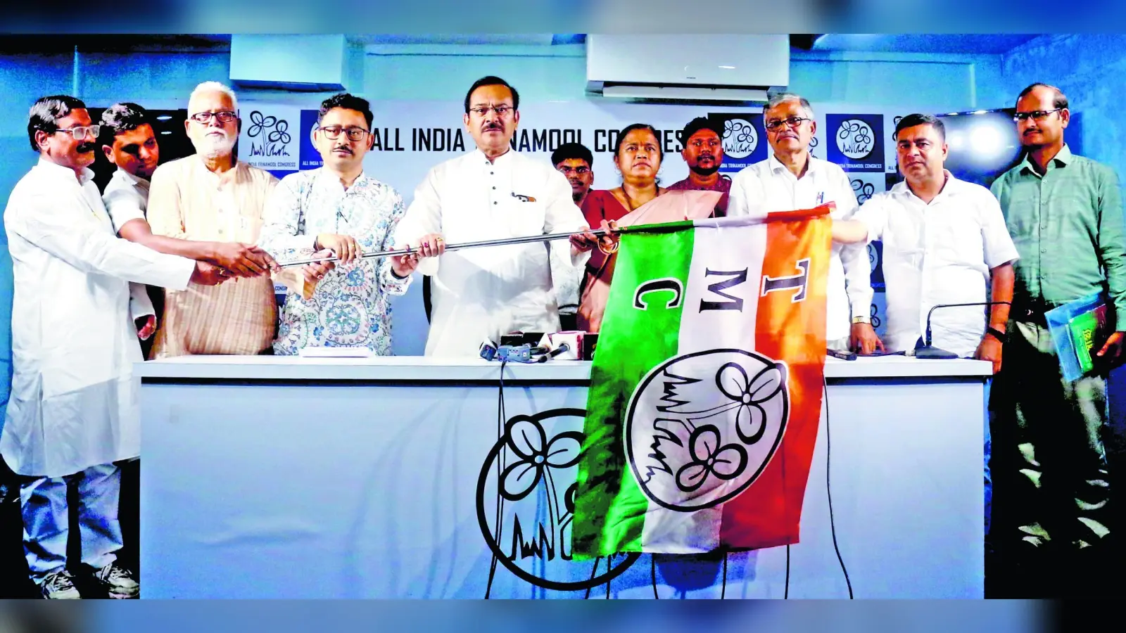 भाजपा विधायक तापसी मंडल तृणमूल में शामिल