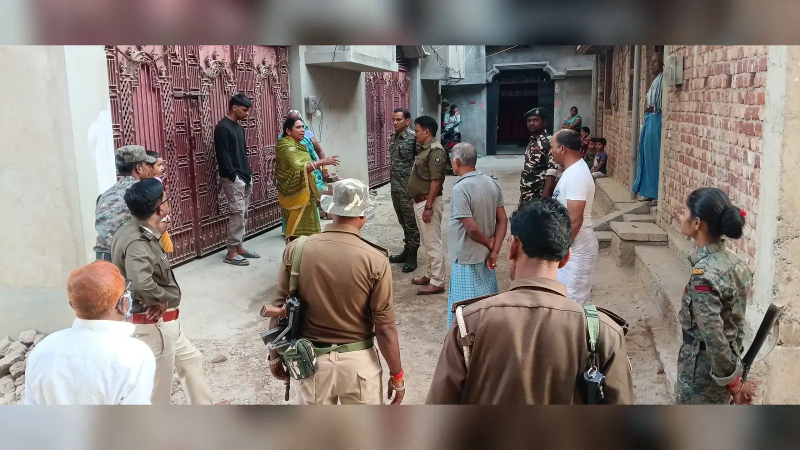 Gaya News : मामूली बात को लेकर दो गुटों में मारपीट व रोड़ेबाजी