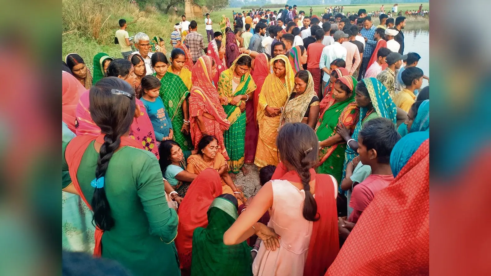 Hajipur News : पोखर में डूबे चार किशोर, दो को ग्रामीणों ने बचाया, दो लापता