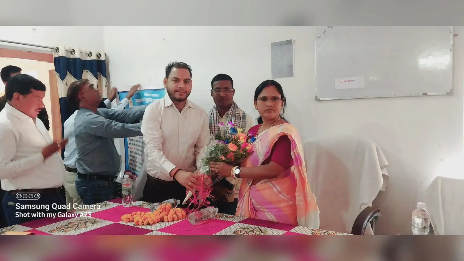 28 भूमिहीन परिवारों को विधायक ने दिये वासगीत पर्चे