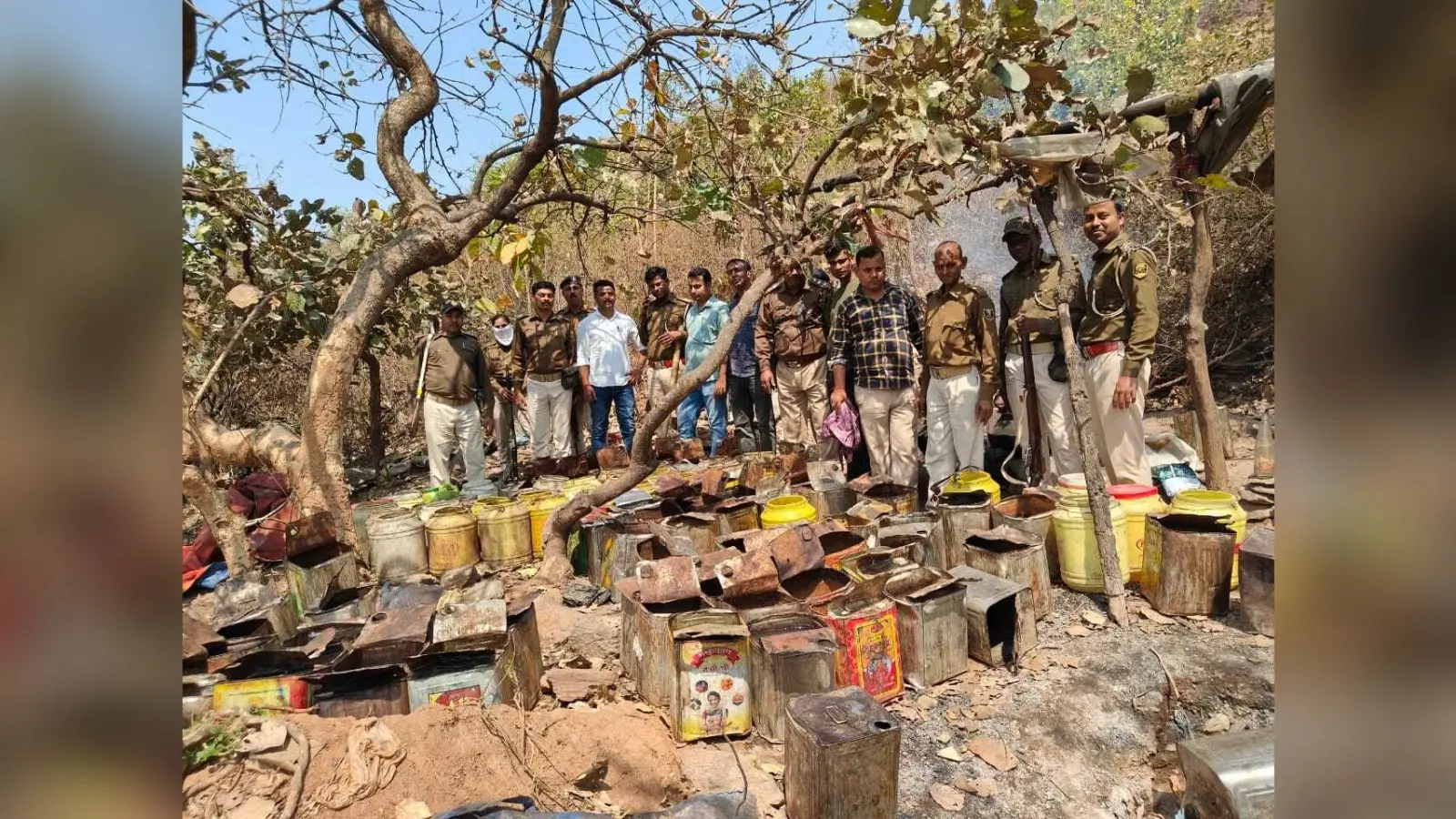 होली से पूर्व सदर पुलिस को मिली बड़ी सफलता, भारी मात्रा में शराब बरामद के साथ कई उपकरण जब्त.