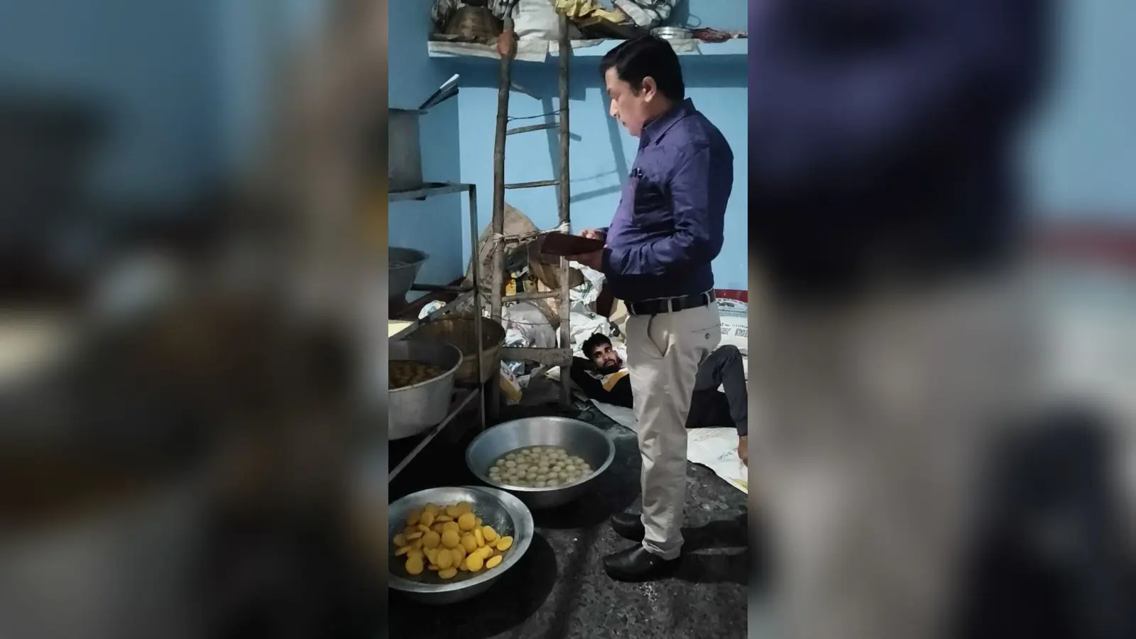 Dhanbad News: फूड सेफ्टी टीम ने की निरसा-चिरकुंडा की सात दुकानों की जांच, लिया सैंपल
