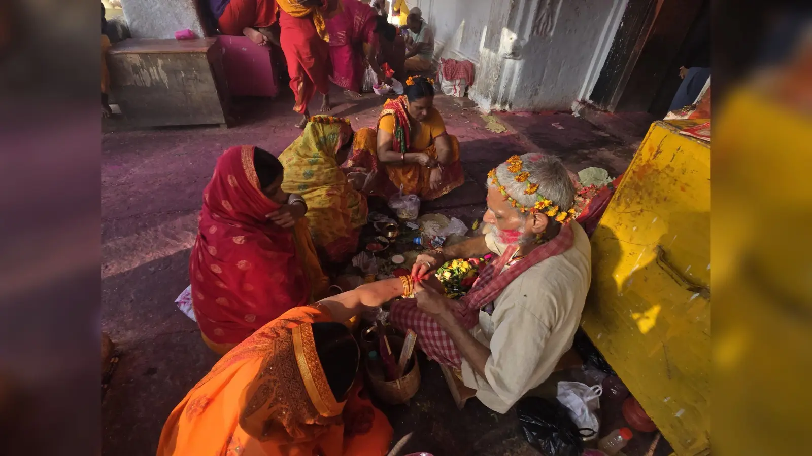 Deoghar News : फागुन पूर्णिमा पर बाबा मंदिर में उमड़े श्रद्धालु