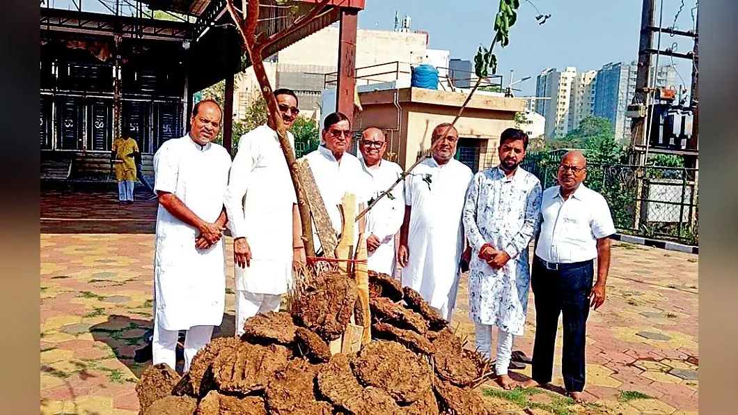 पूजन के बाद मारवाड़ी समाज ने किया होलिका दहन