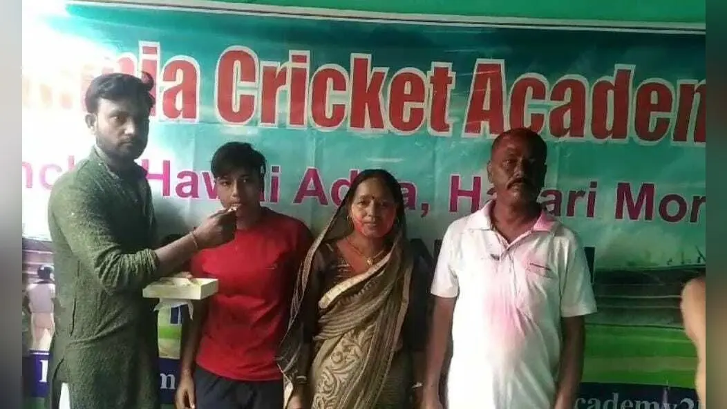 Bokaro News : जिला महिला क्रिकेट टीम में चुनी गयी मजदूर की बेटी