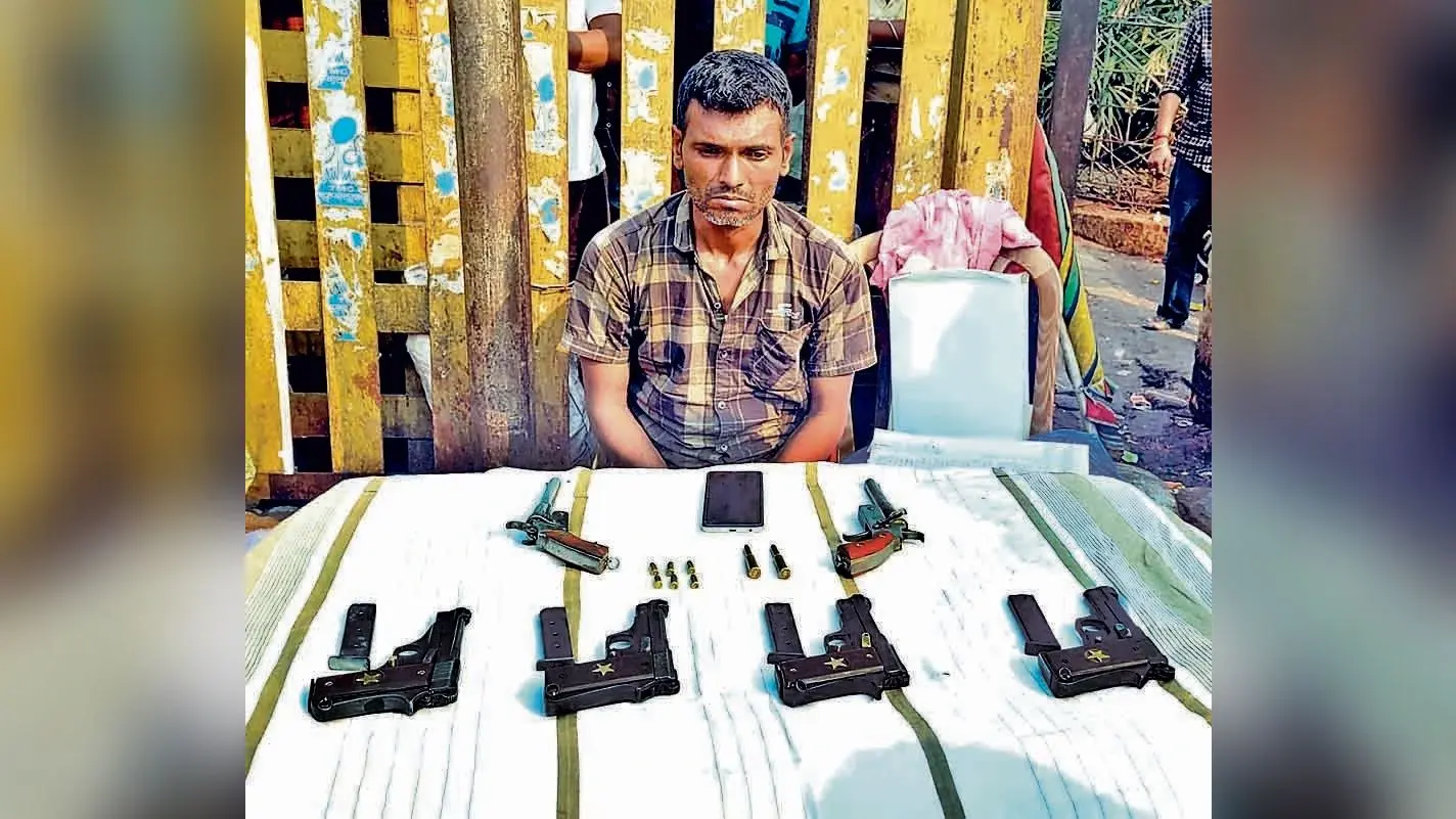 बिहार से हथियार लेकर सियालदह पहुंचा आर्म्स डीलर गिरफ्तार