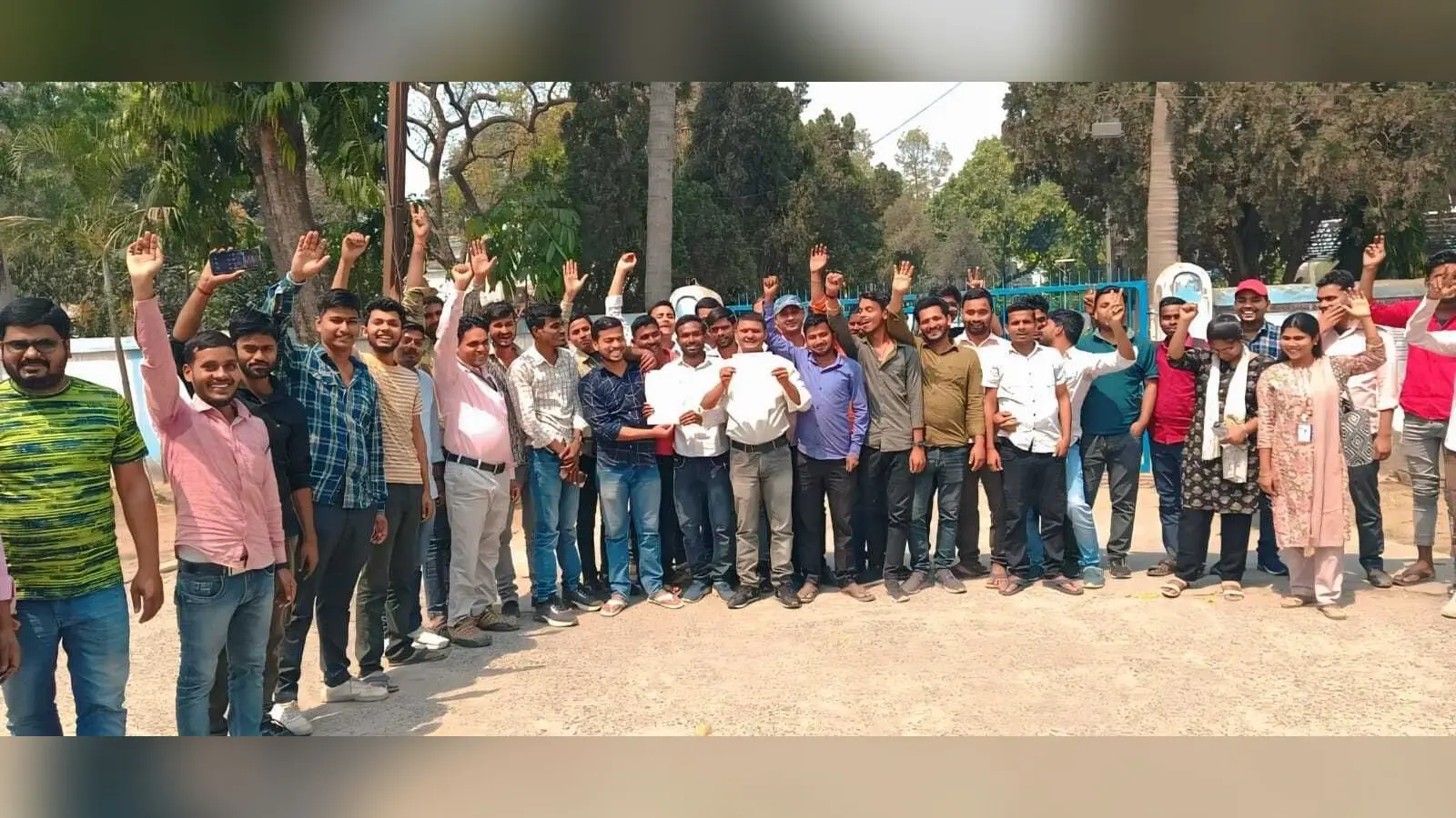 बीएड सत्र 2023-25 के द्वितीय वर्ष का परीक्षा प्रपत्र भरवाने की मांग