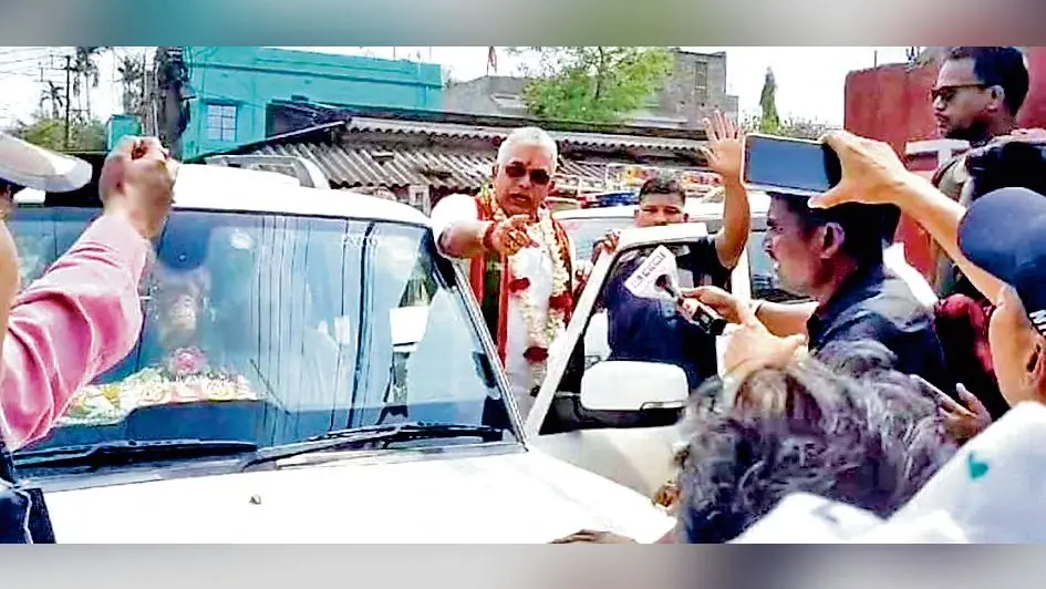 दिलीप को झेलना पड़ा महिलाओं का विरोध
