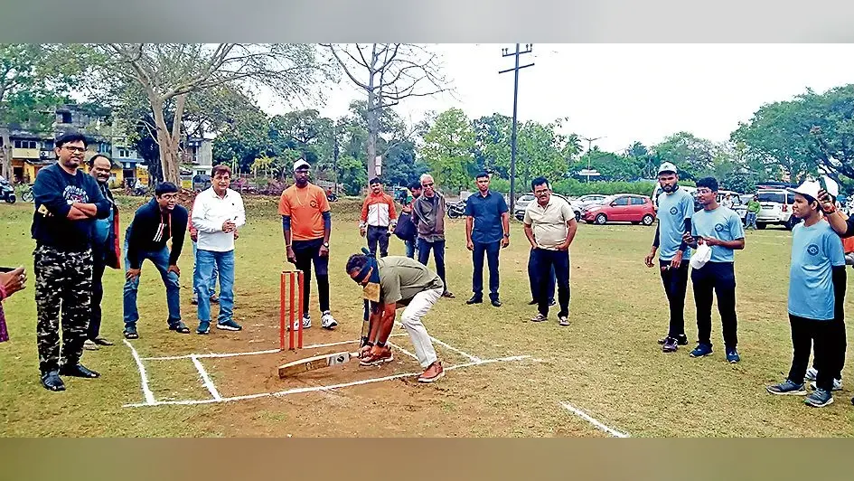 दिव्यांग खिलाड़ियों के साथ क्रिकेट खेल सांसद कीर्ति आजाद ने बढ़ाया हौसला