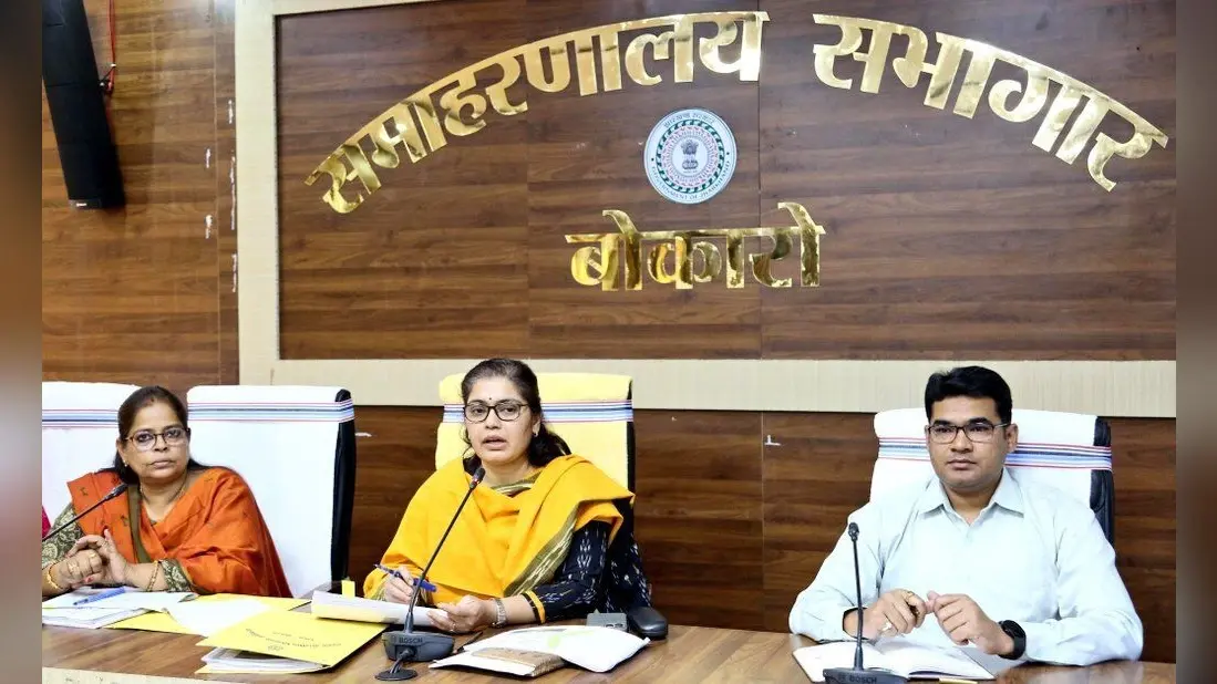 Bokaro News : विकास योजनाओं में लायें तेजी : उपायुक्त