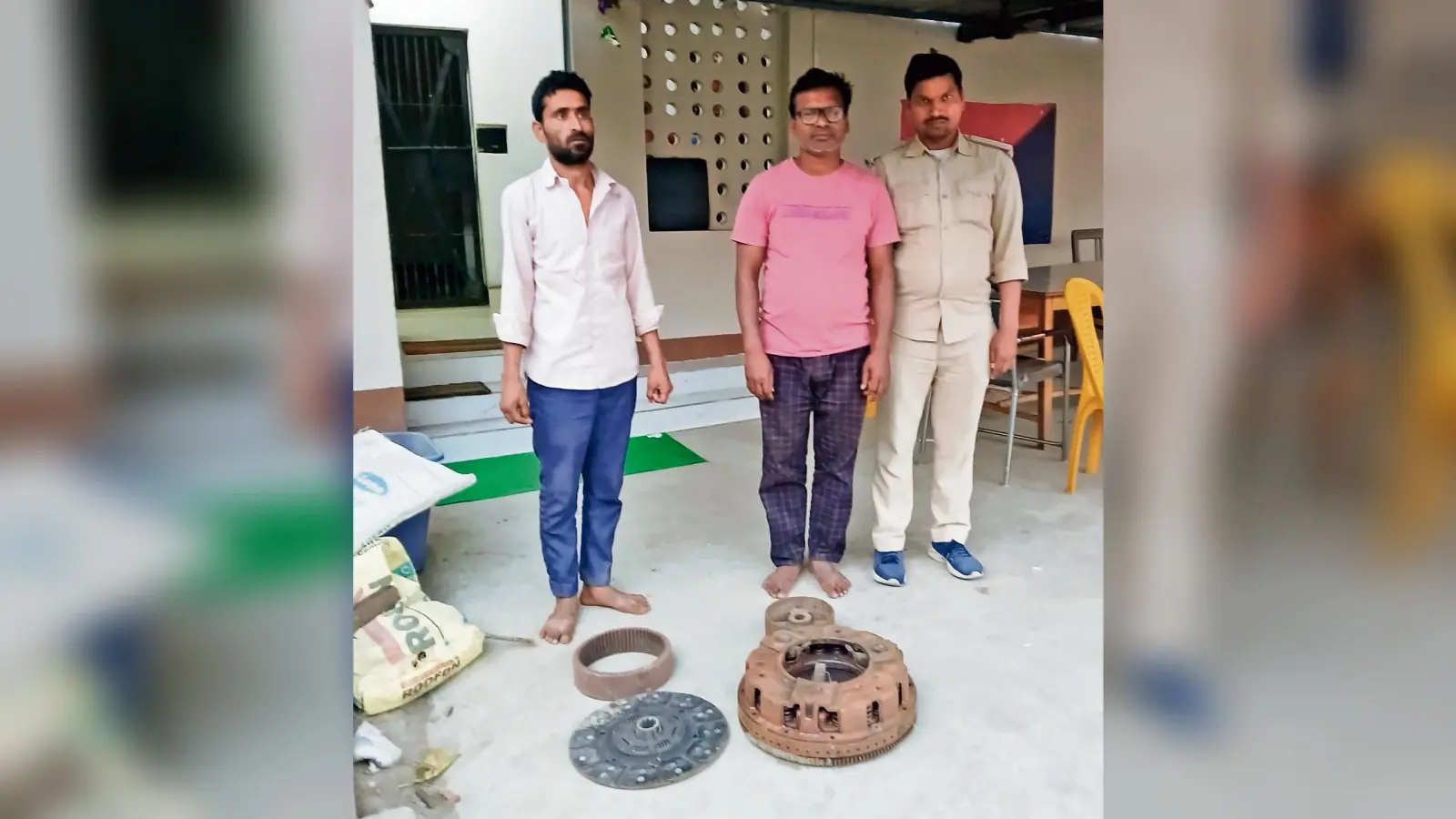 Sasaram news.चोरी के सामान के साथ कबाड़ दुकानदार समेत दो गिरफ्तार