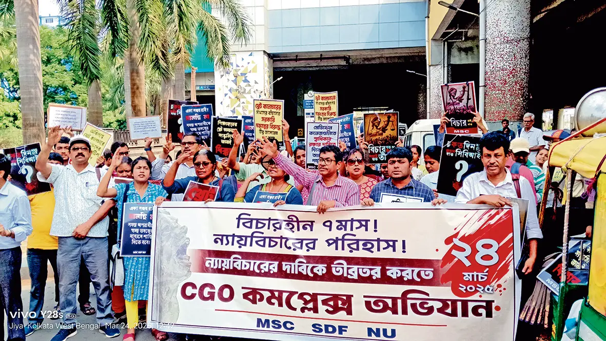 डॉक्टरों ने सीबीआइ दफ्तर का किया घेराव, सौंपा ज्ञापन