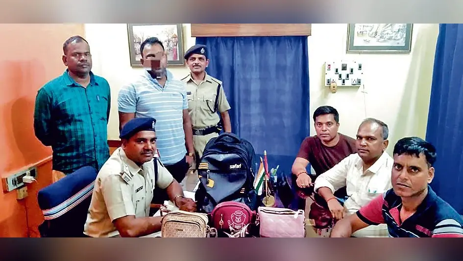 ट्रेन में महिला यात्री का 15 लाख रुपये का बैग चोरी, संदिग्ध गिरफ्तार