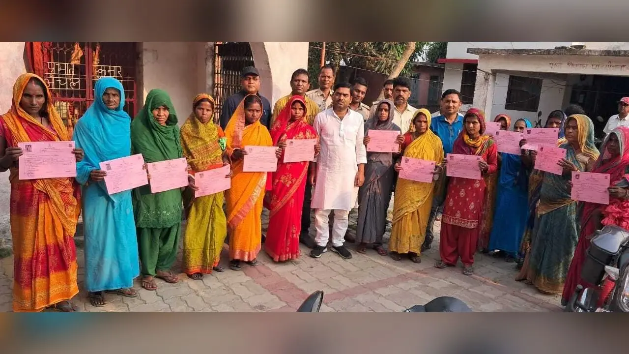 18 भूमिहीन परिवारों को दिया गया बासगीत पर्चा